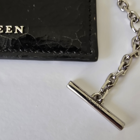 Alexander McQueen T-Bar Cracked Leather Card Holder Black - Picture 2 of 8